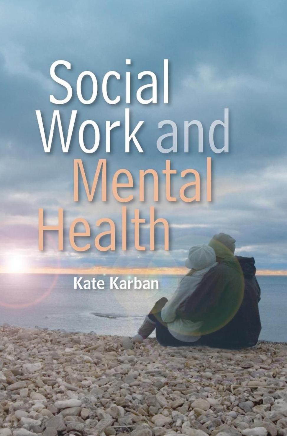 Jak pracownicy socjalni mogą wykorzystywać recenzje książek do wspierania zmian społecznych i podnoszenia świadomości na temat ważnych problemów?
